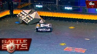 «Кузнец» против «Минотавра»: эпичный бой роботов на шоу BattleBots