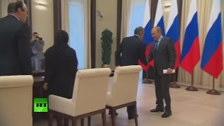Путин встретился с семьей дагестанского полицейского, расстрелянного боевиками
