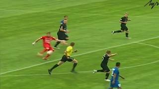 В чемпионате Белоруссии по футболу вратарь забил гол ударом через все поле